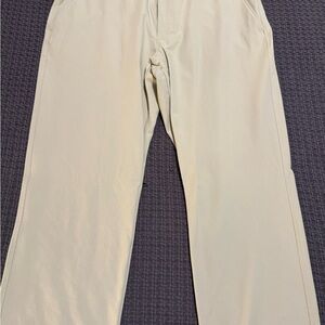 Under Armour Men's Light Golf Tan Chinos 38/32